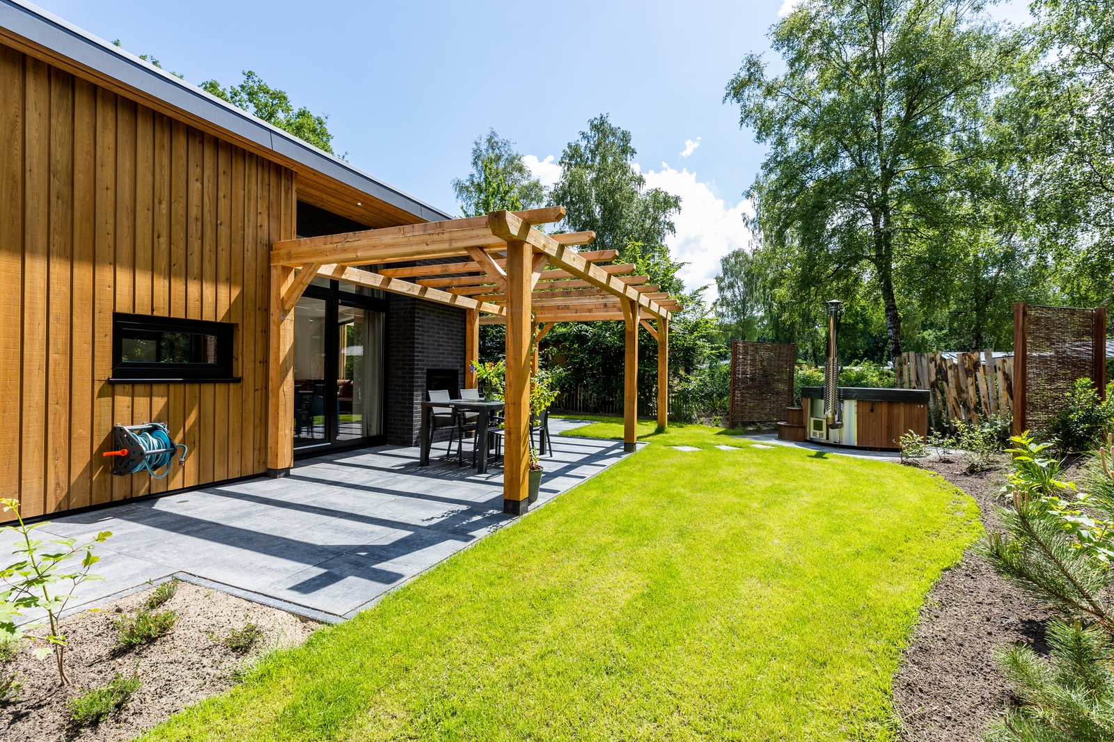 Berken Lodge Eco 4 persons with hot tub