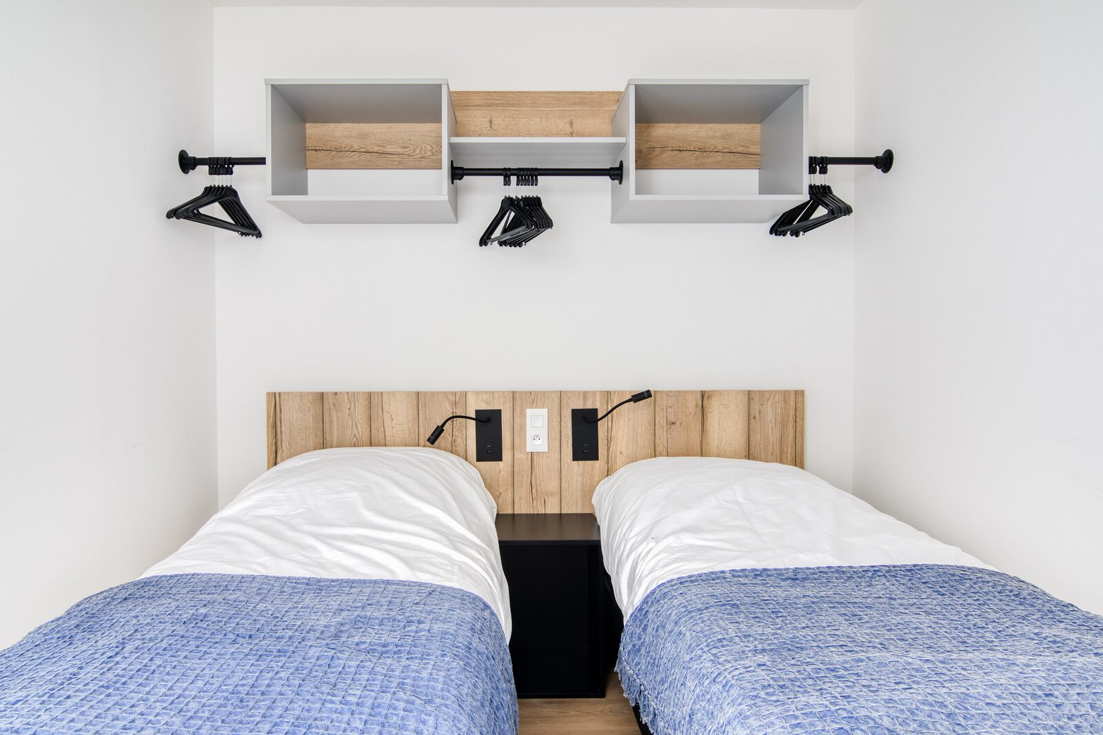 Suite voor 4 pers met tweepersoonsbed & 2 enkele bedden en balkon