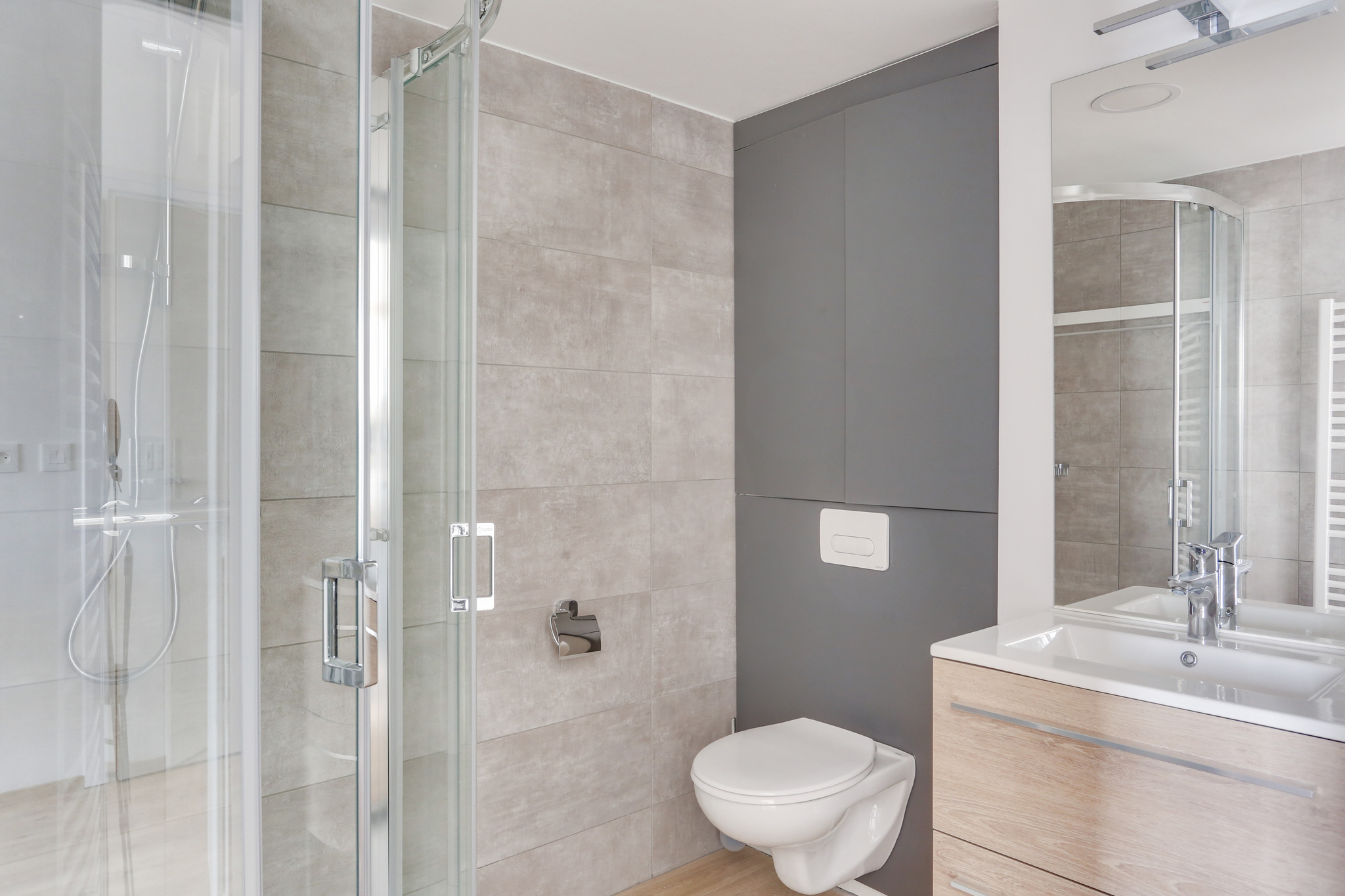 Family suite for 4 people with single beds and balcony