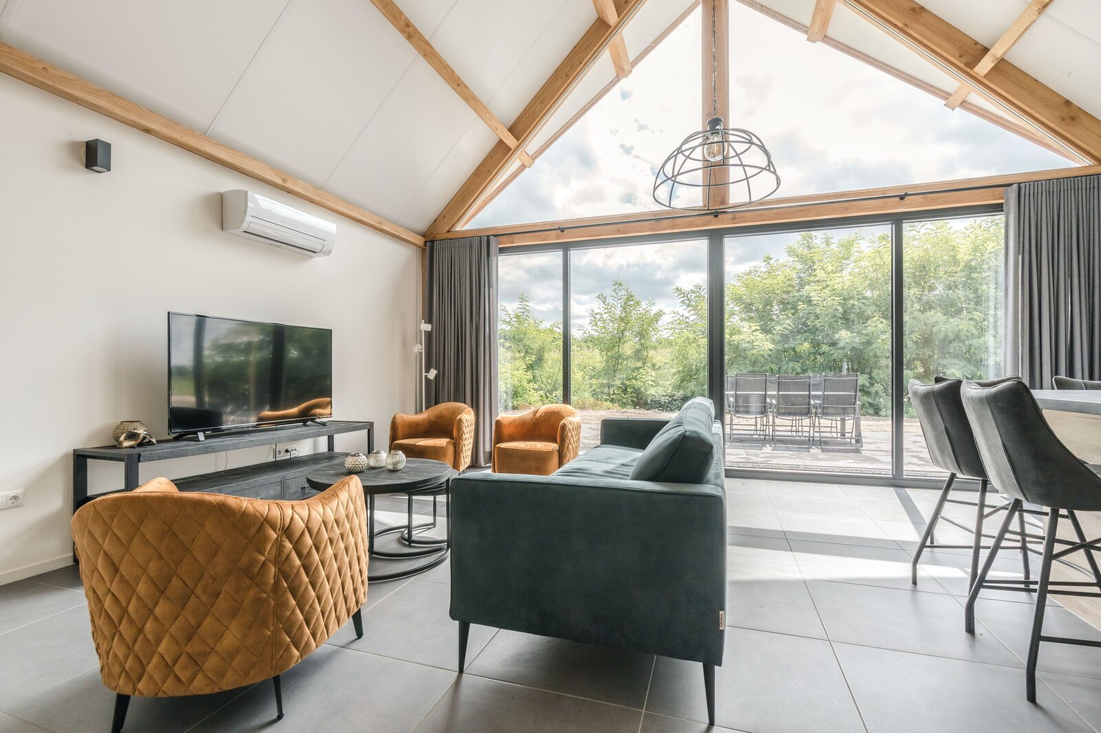 Farm Lodge 704