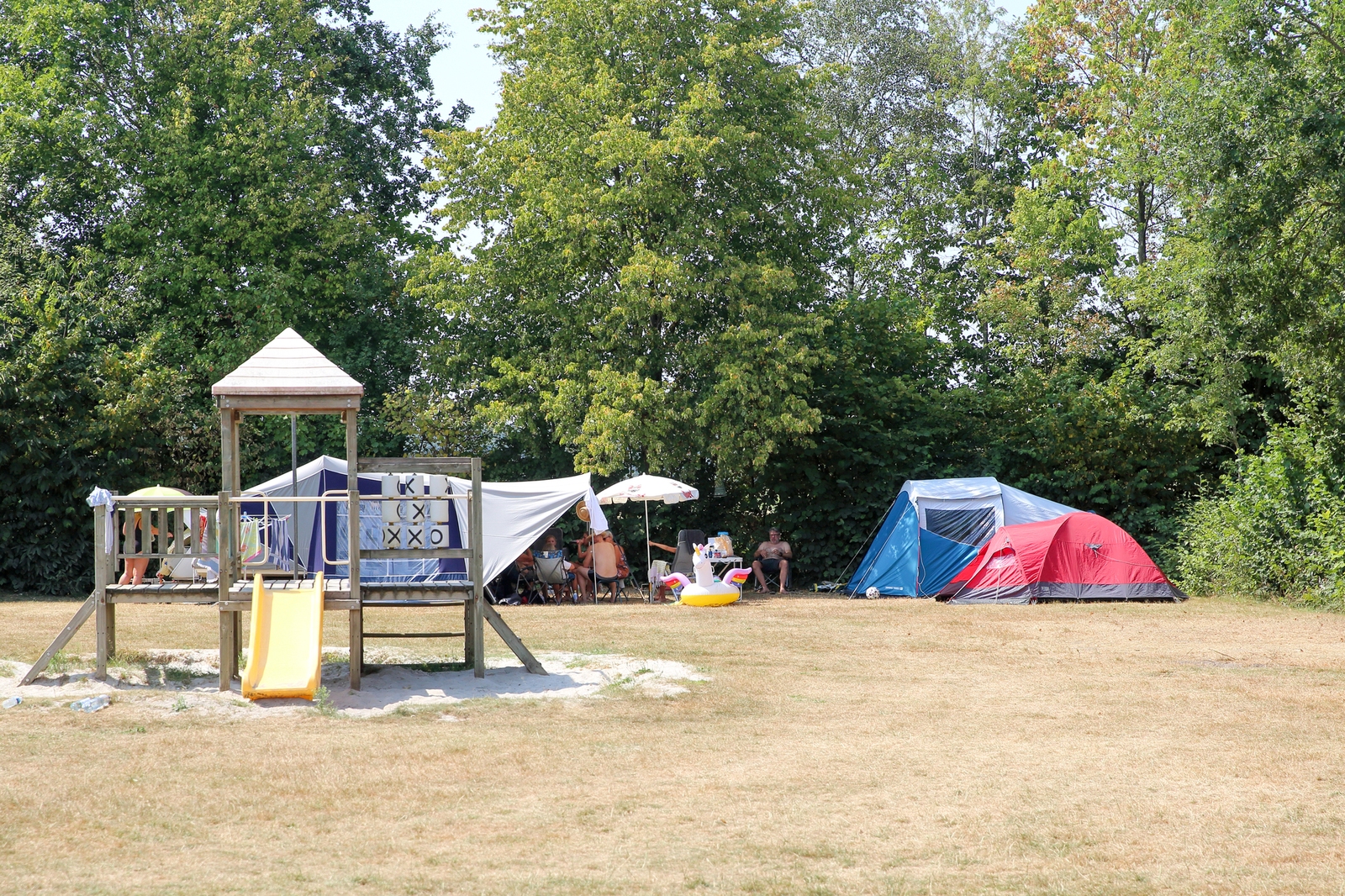 Emplacement de camping pour deux personnes, électricité non incluses