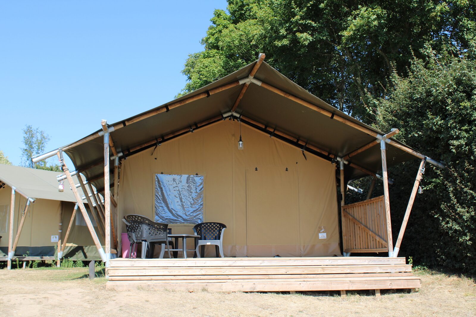 Safarizelt für 2 bis 6 Personen mit Badezimmer