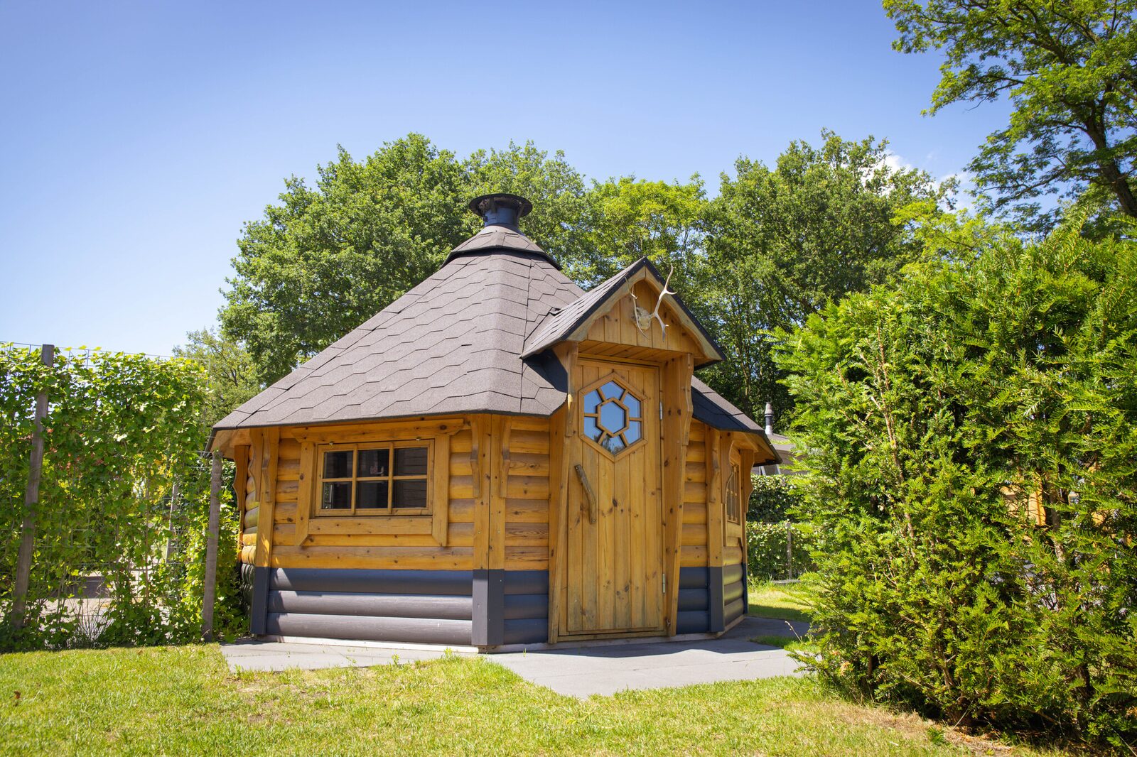 Veluwe-Villa für 6+6 Personen mit Grillhaus