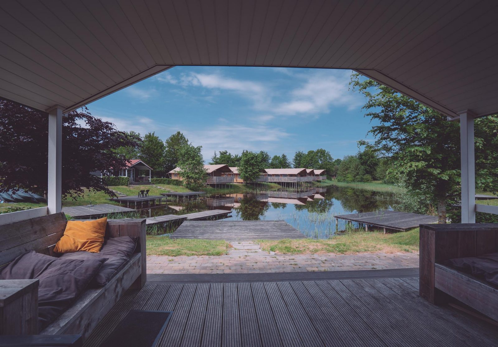Het gehele vakantiepark + naastgelegen activiteitenterrein (maximaal 2000 personen)