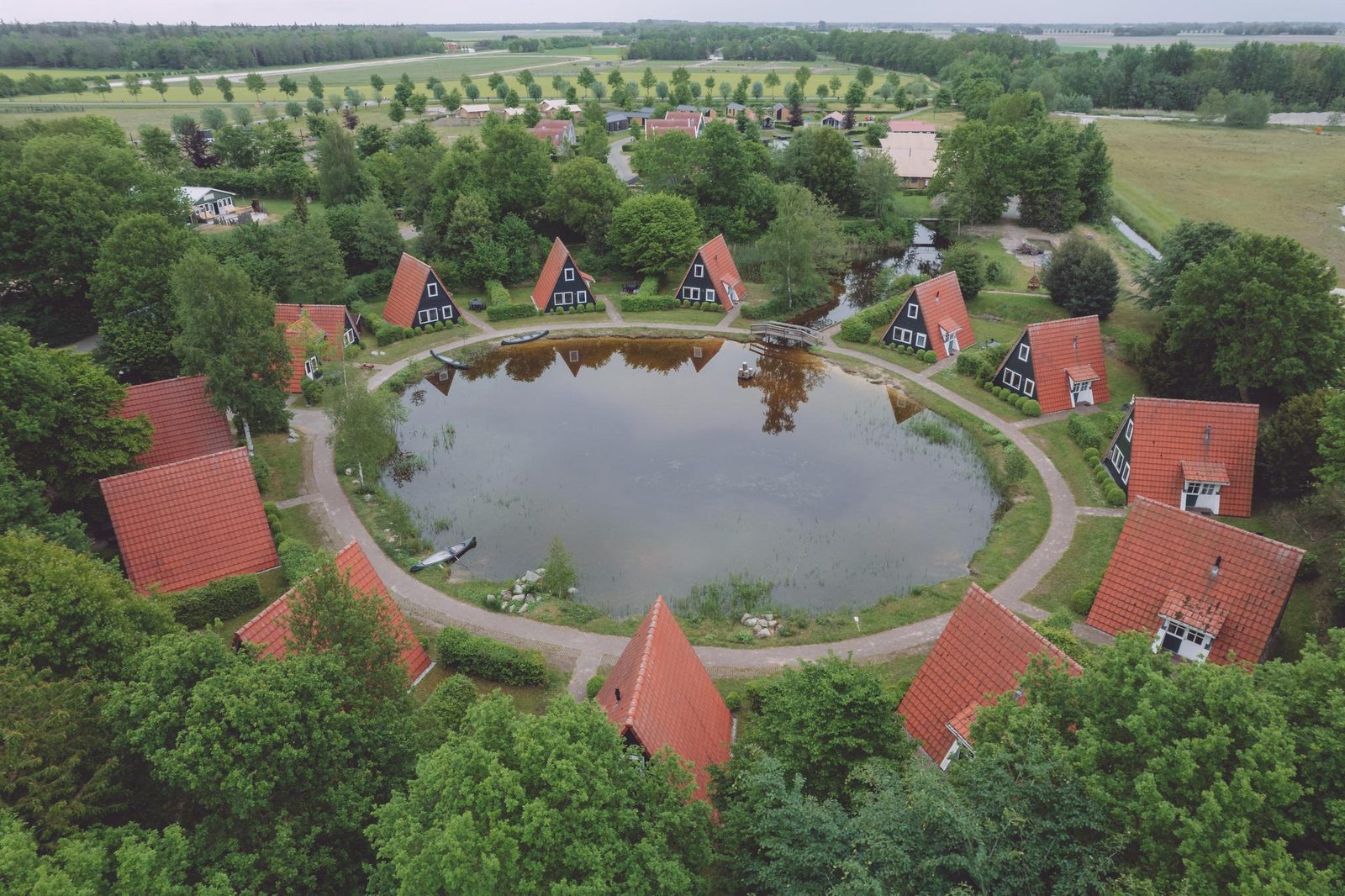 Het gehele vakantiepark + naastgelegen activiteitenterrein (maximaal 2000 personen)