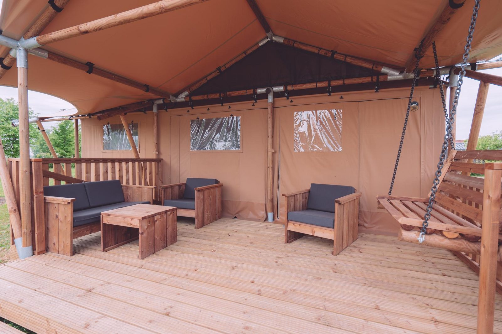 Het gehele vakantiepark + naastgelegen activiteitenterrein (maximaal 2000 personen)