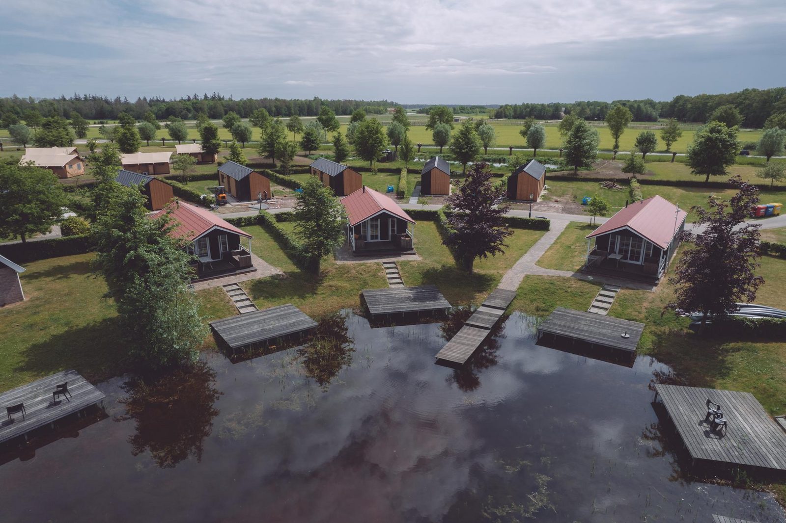 Het gehele vakantiepark + naastgelegen activiteitenterrein (maximaal 2000 personen)