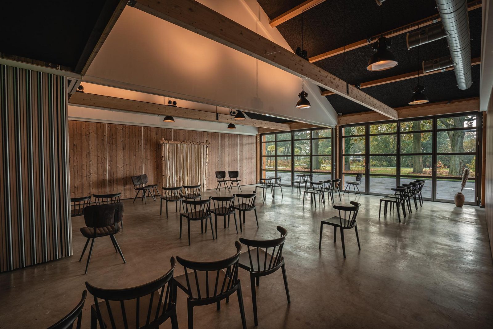 Het gehele vakantiepark + naastgelegen activiteitenterrein (maximaal 2000 personen)