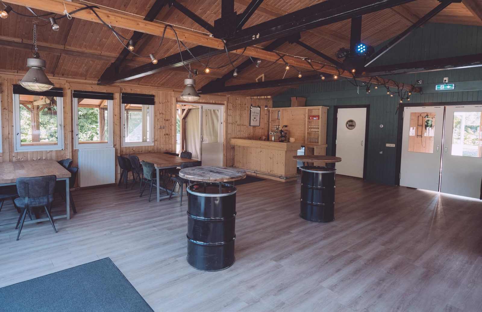 Het Strandhuis mit 4 Komfort-Häusern