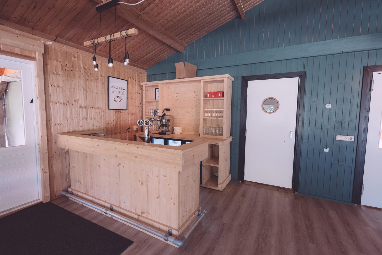 Het Strandhuis mit 4 Komfort-Häusern
