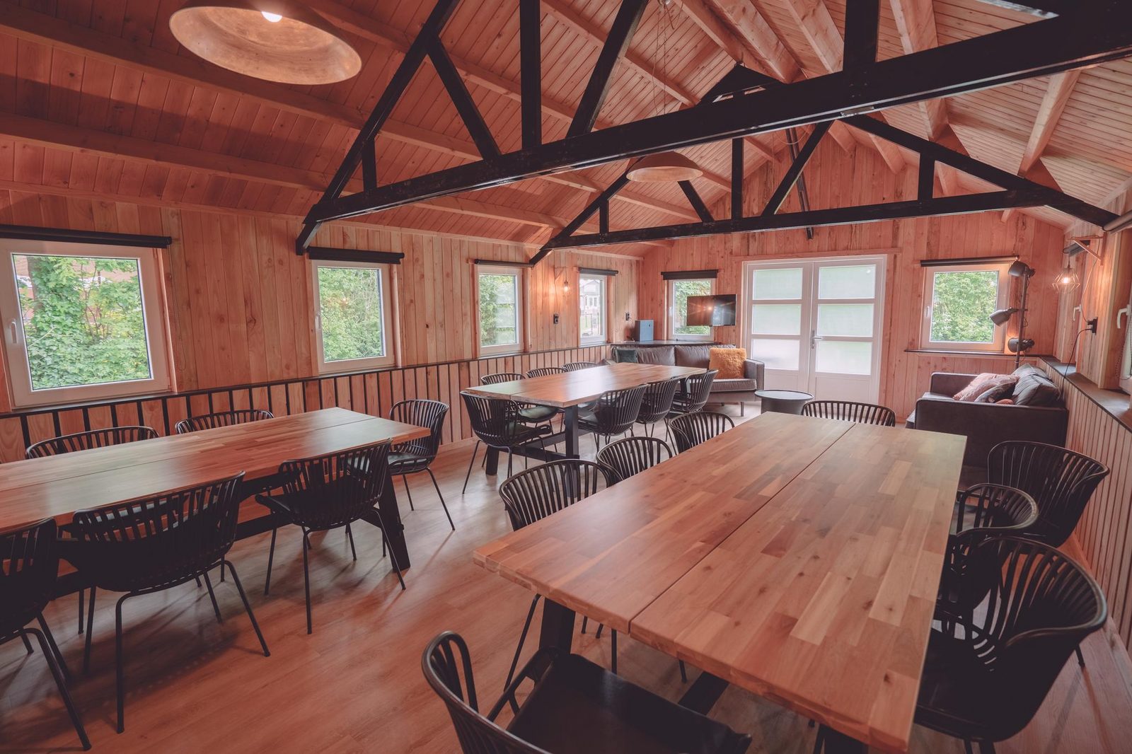 Groepsverblijf groepstent met 3 vijfpersoons glamping tenten (15 personen)