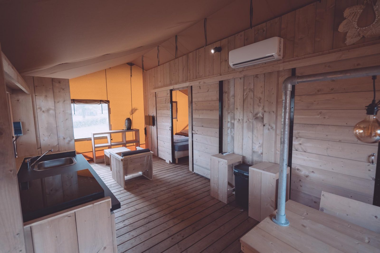 5-person glamping tent with airconditioning