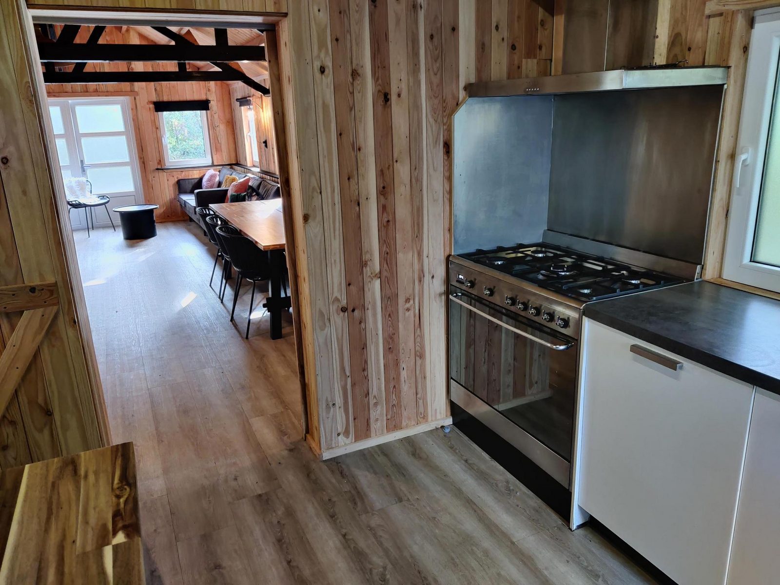 Groepsaccommodatie voor 16 personen (4 tiny blokhut houses)