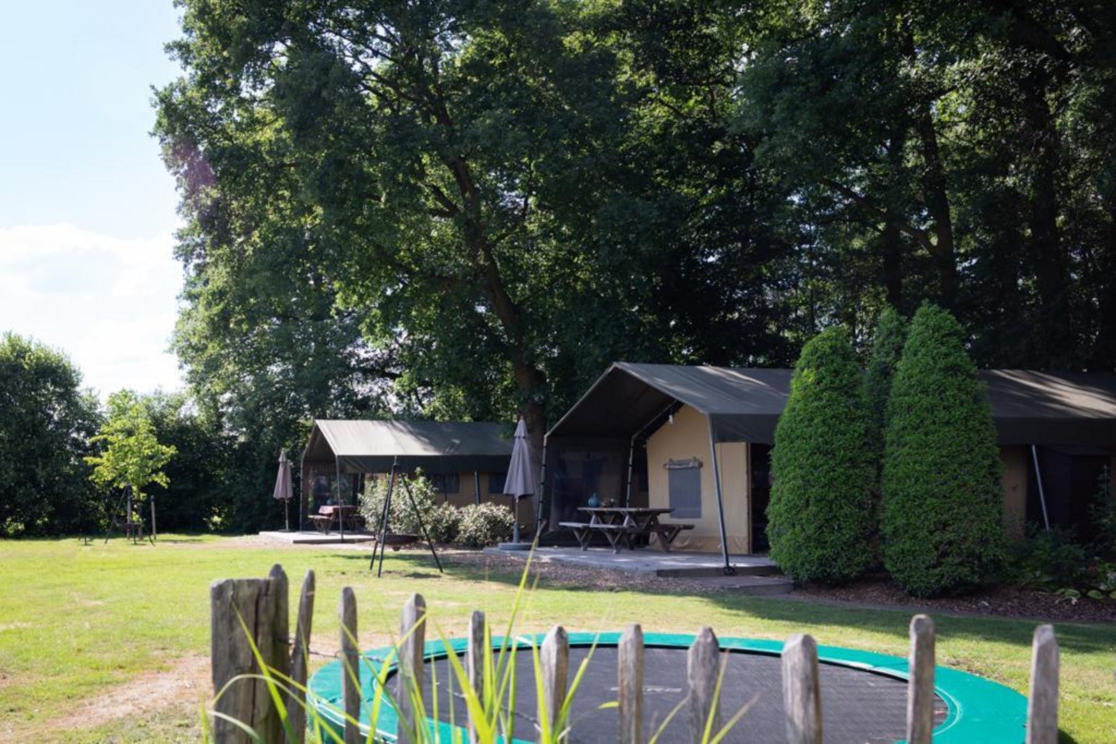 Luxe safaritent met badkamer