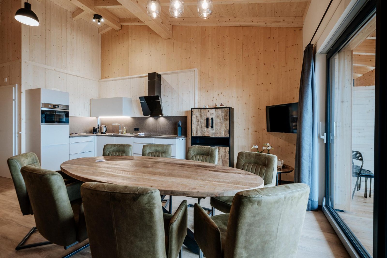 Active Apartment 6-8L