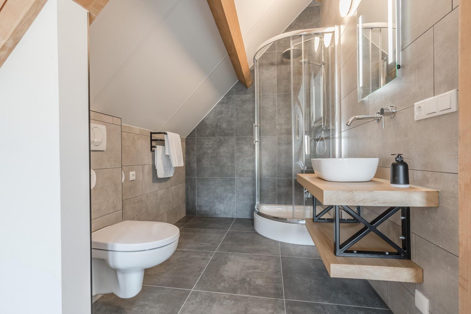 Farm Lodge 708
