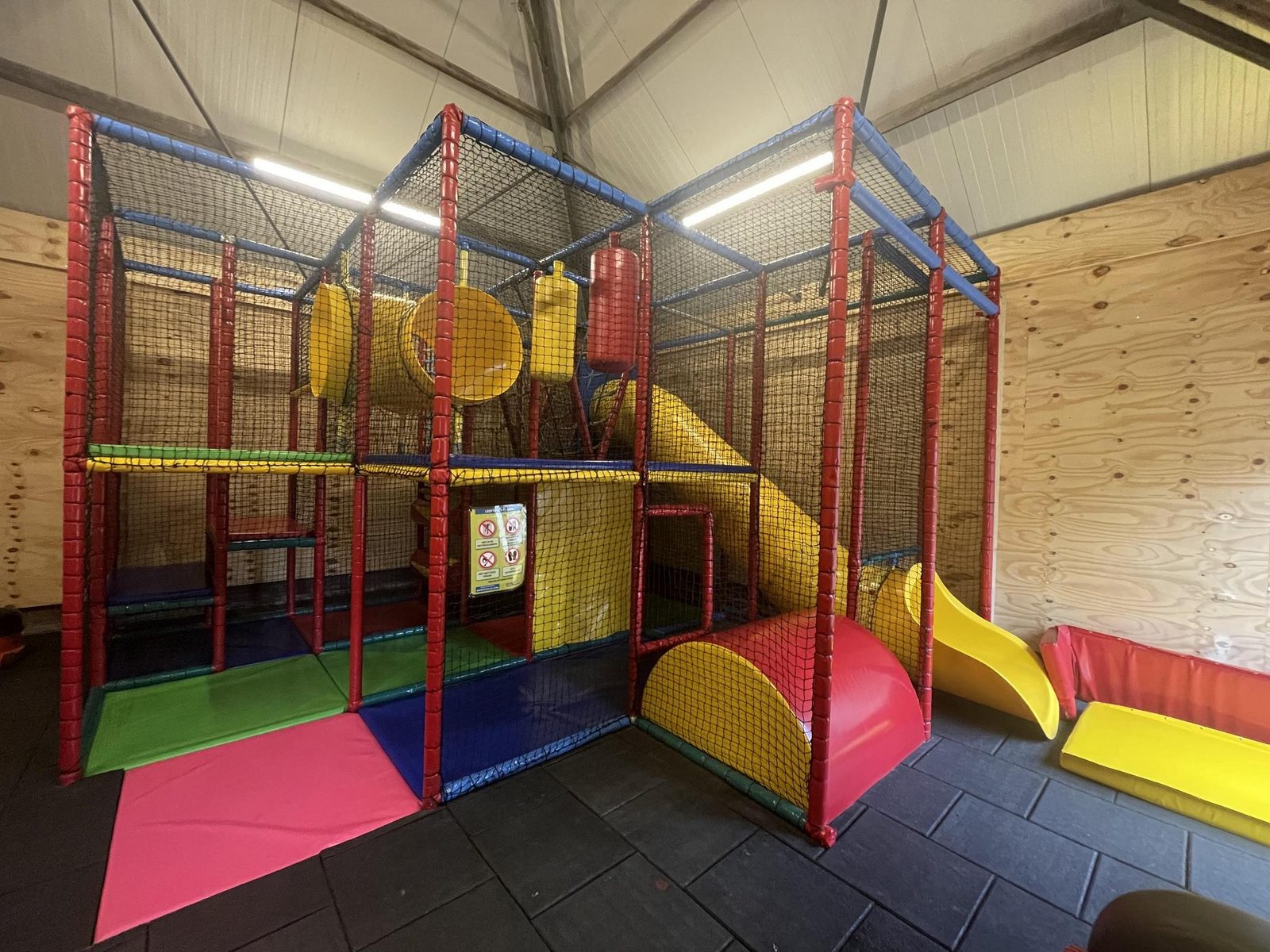 Group accommodation: 'De Stal' + 5 comfortable holiday homes (36 people)