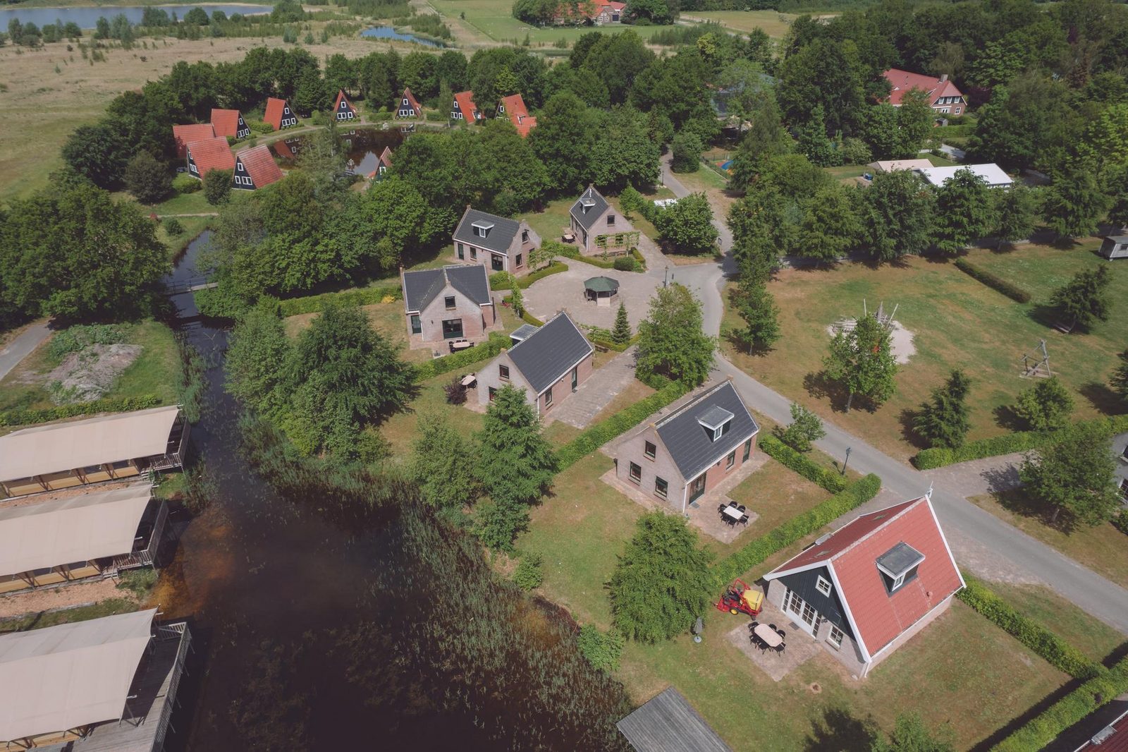 Group accommodation: 'De Stal' + 5 comfortable holiday homes (36 people)