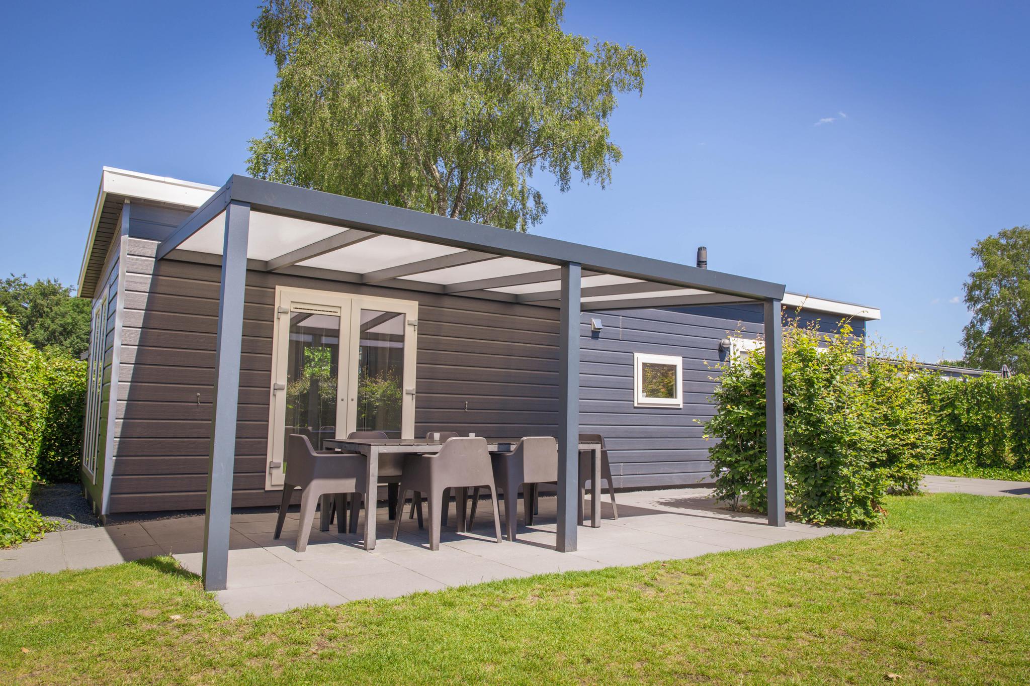 Comfortabele Veluwelodge XL voor 6 personen met overdekt terras en moderne keuken, gelegen op de Veluwe bij Recreatiepark De Boshoek.