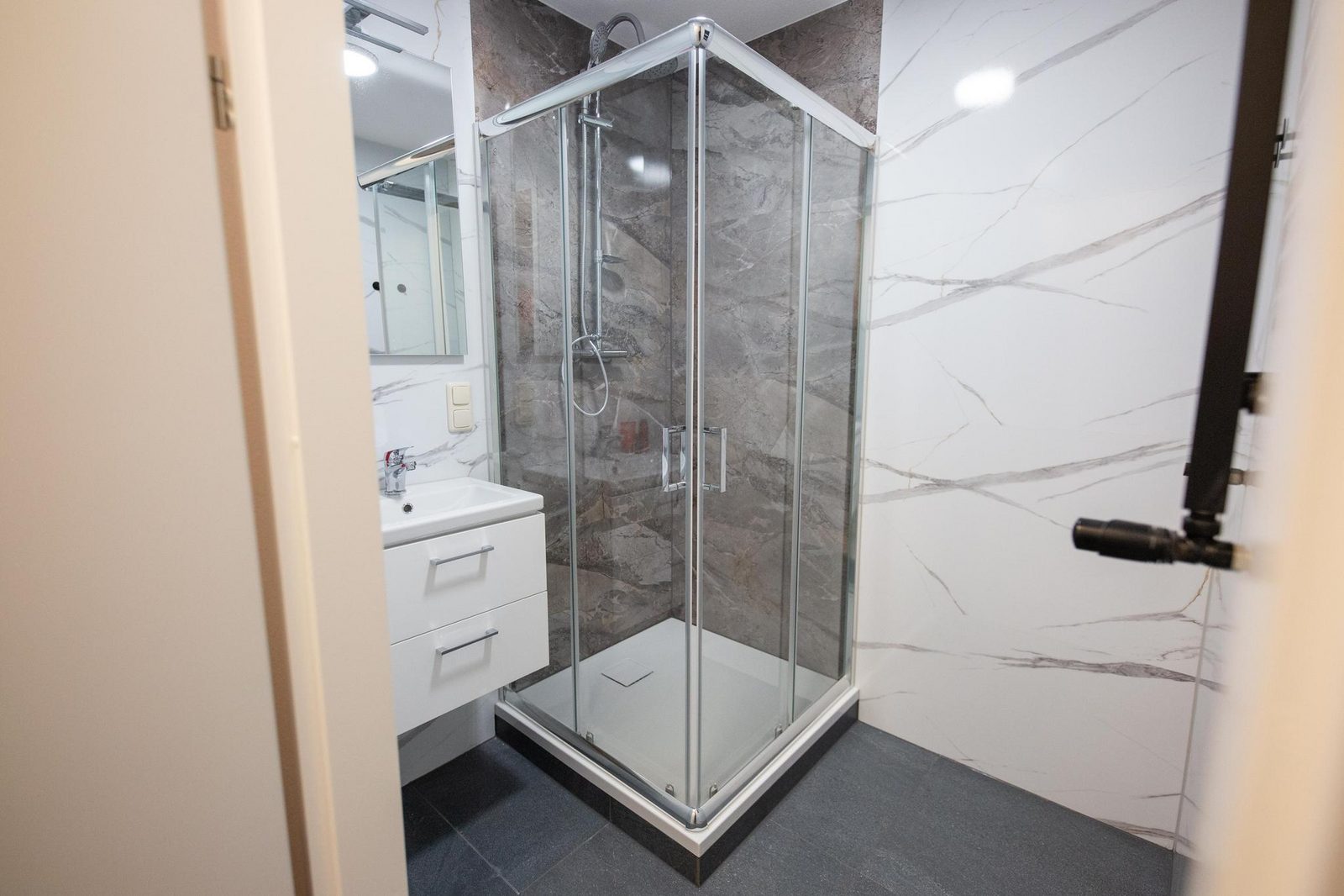 2-4 person apartments