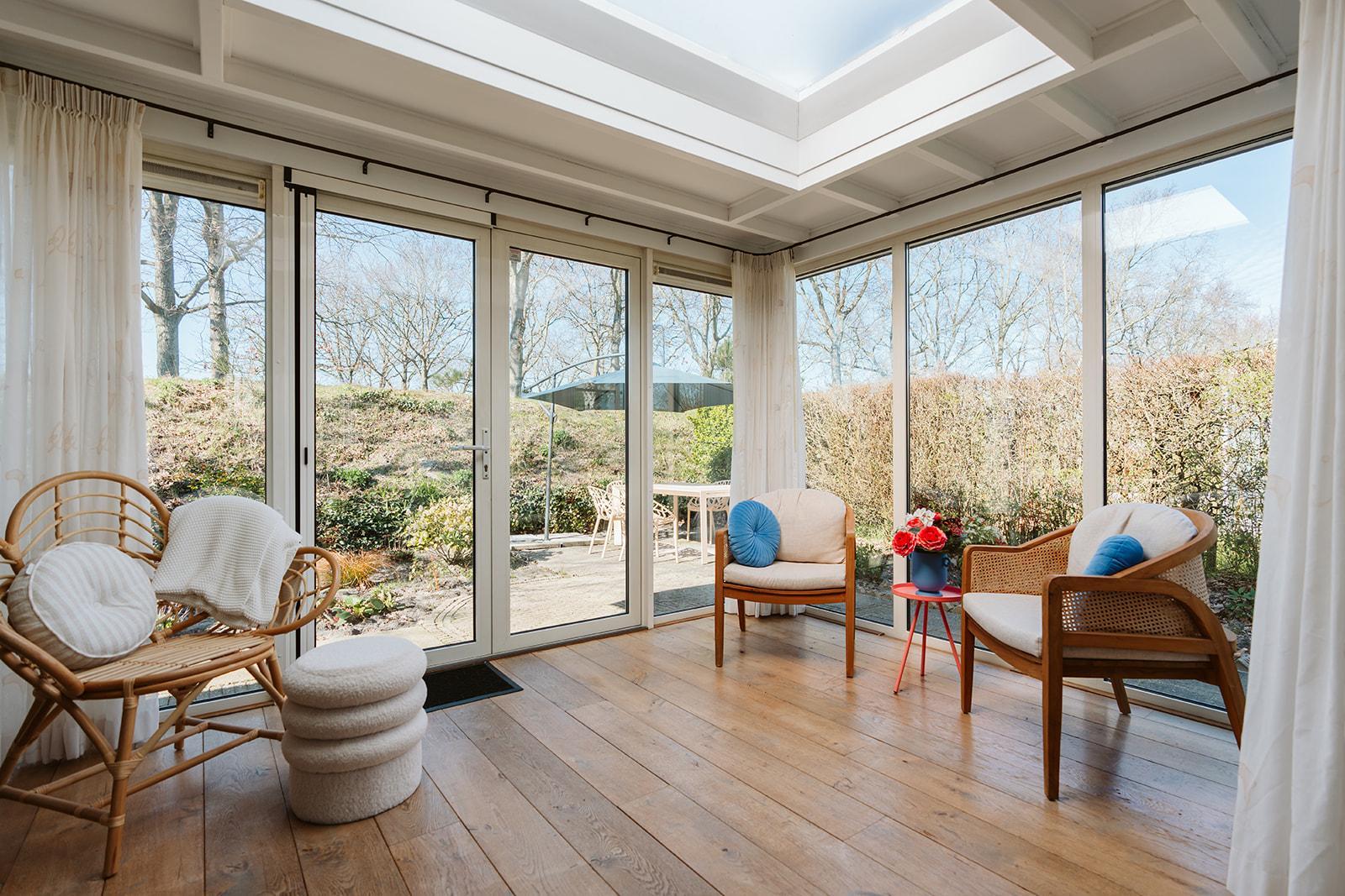 Deze sfeervolle bungalow biedt een perfecte mix van rust en comfort in een groene omgeving. De ideale plek voor een gezellige vakantie vlak bij het strand.