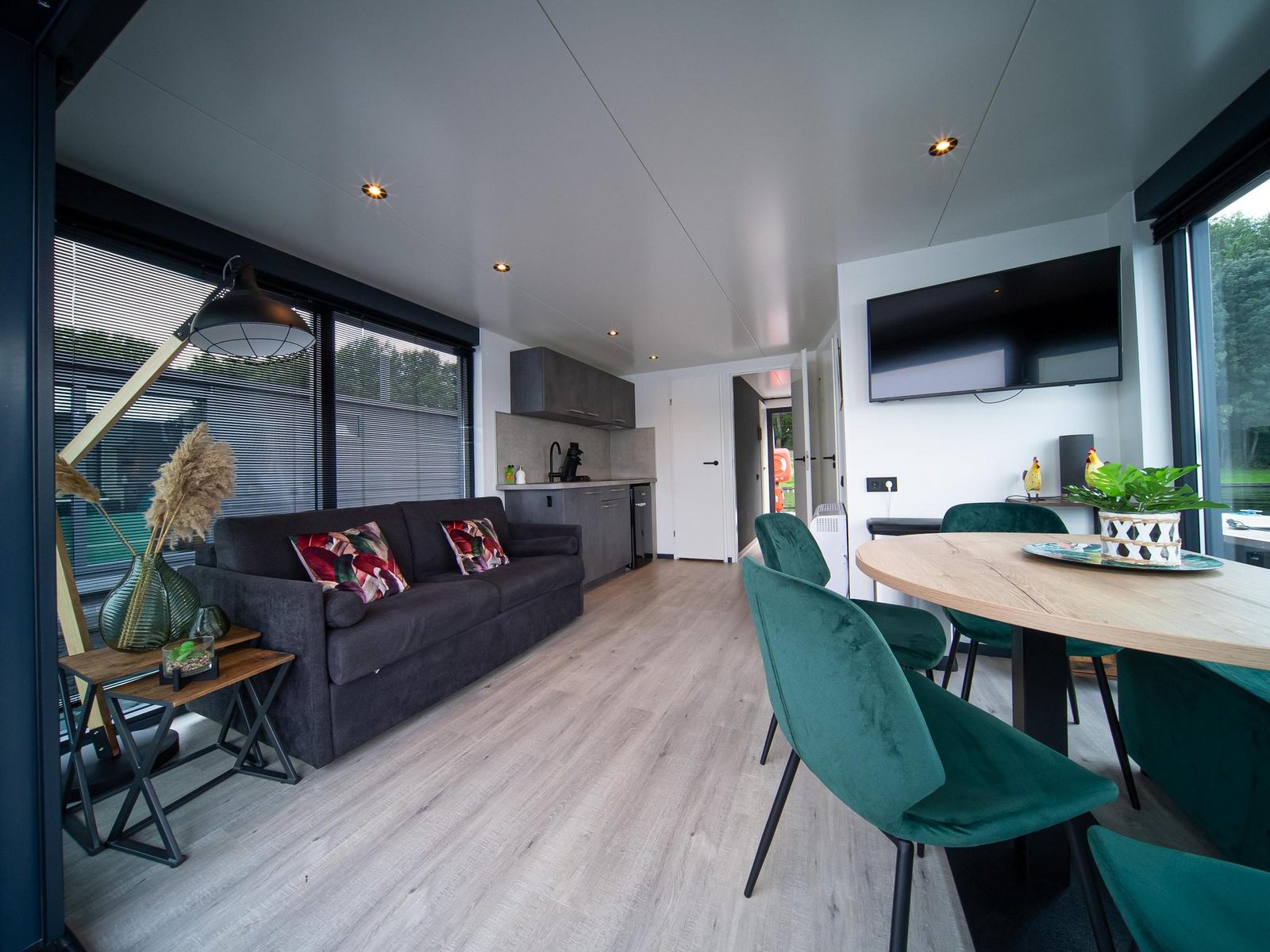 Houseboat Marina Mookerplas 4-6 persons (roof terrace)