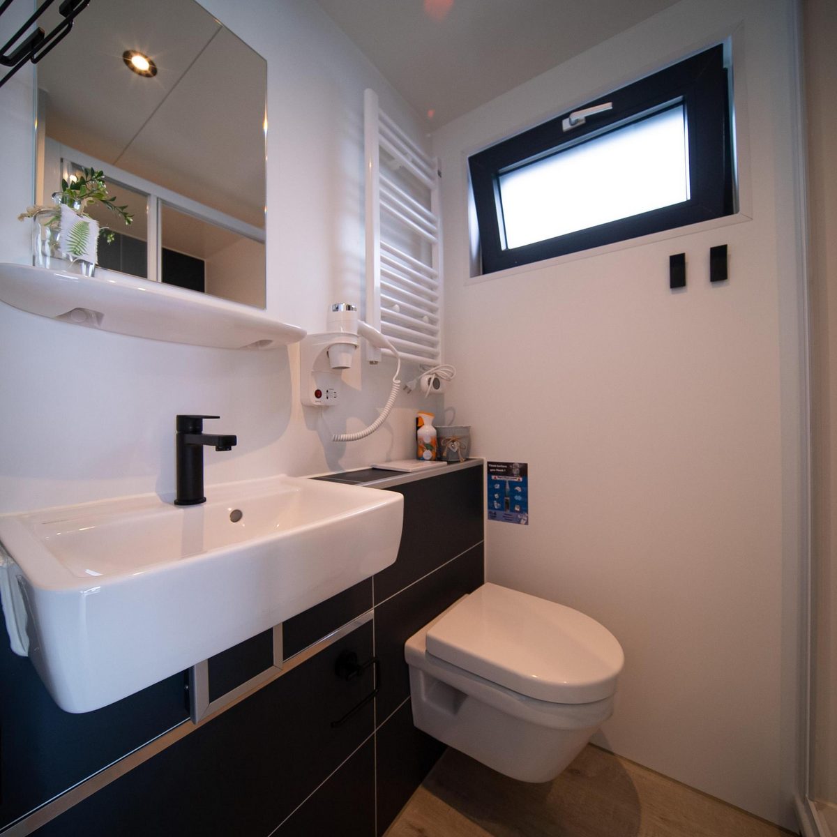 Houseboat Marina Mookerplas 4-6 persons (roof terrace)