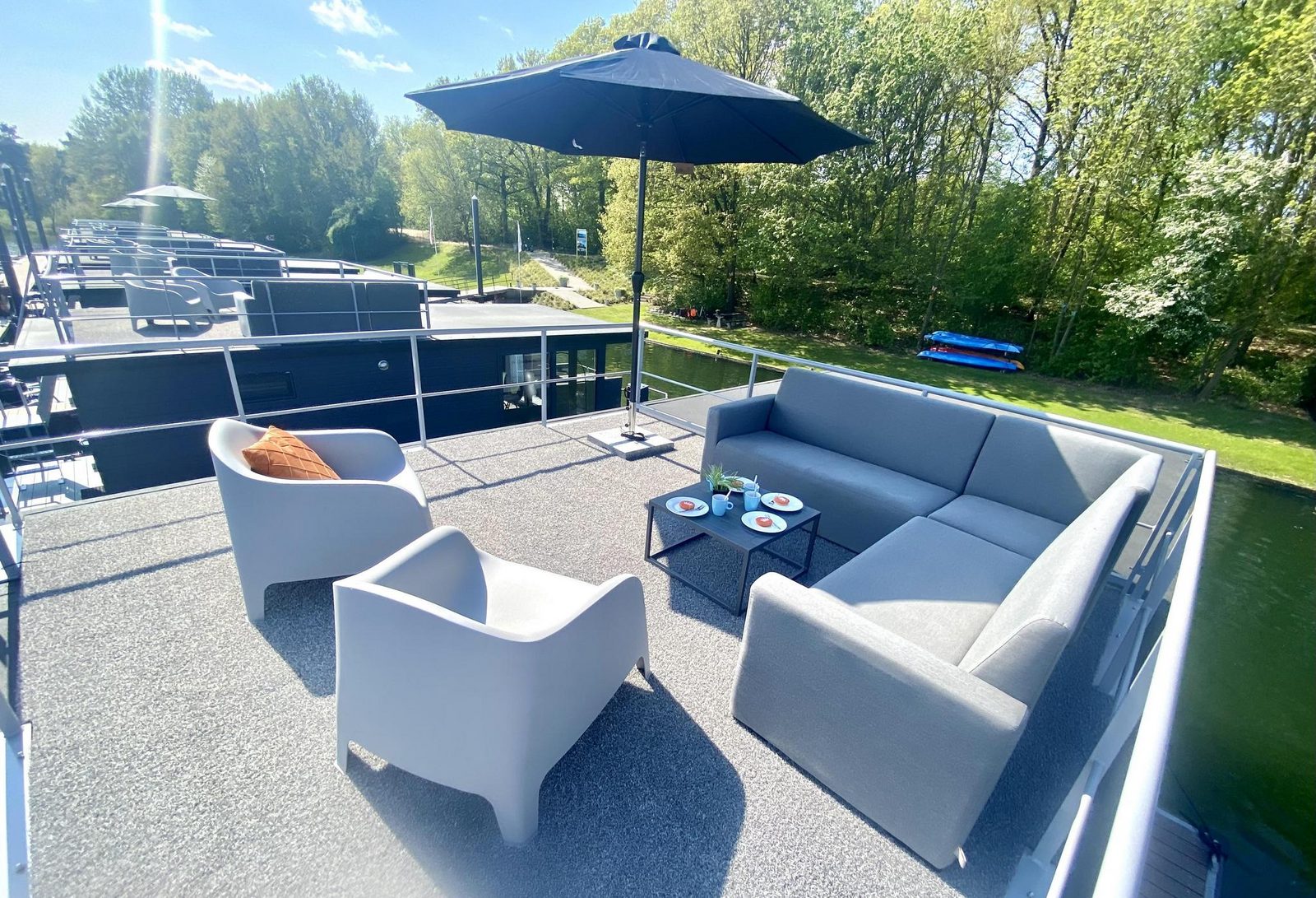 Houseboat Marina Mookerplas 4-6 persons (roof terrace)