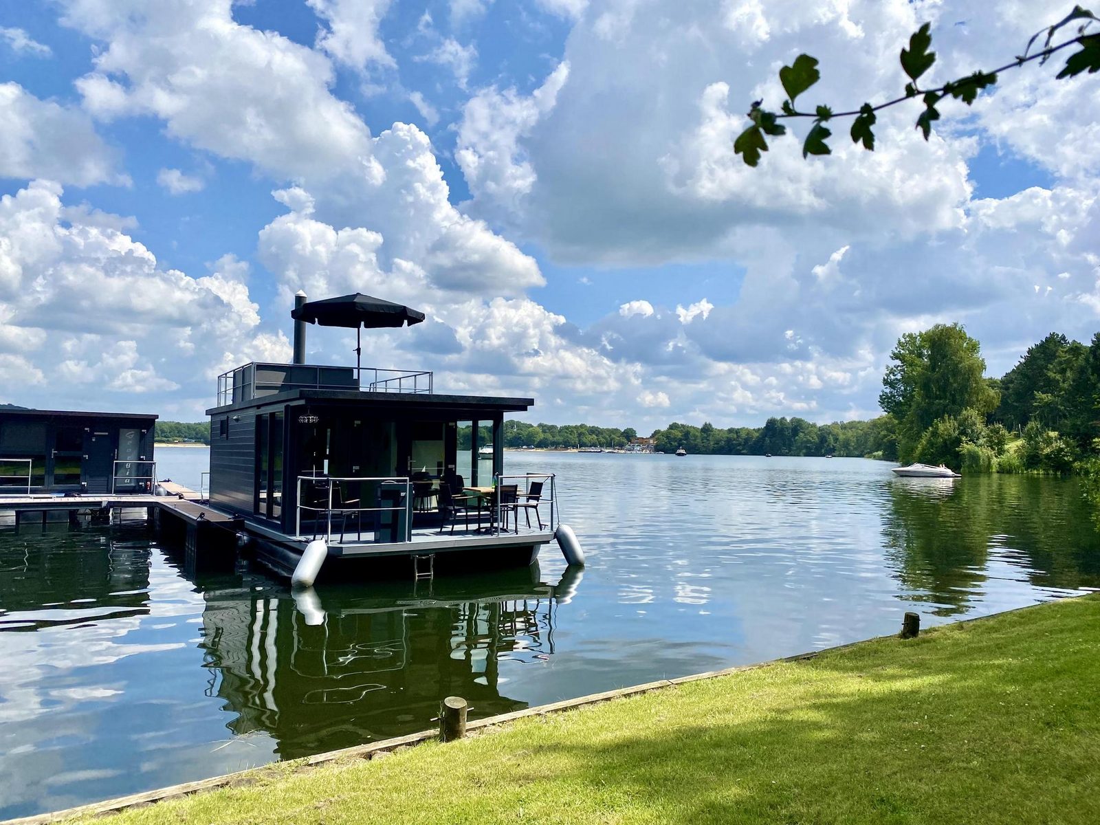 Houseboat Marina Mookerplas 4-6 persons (roof terrace)