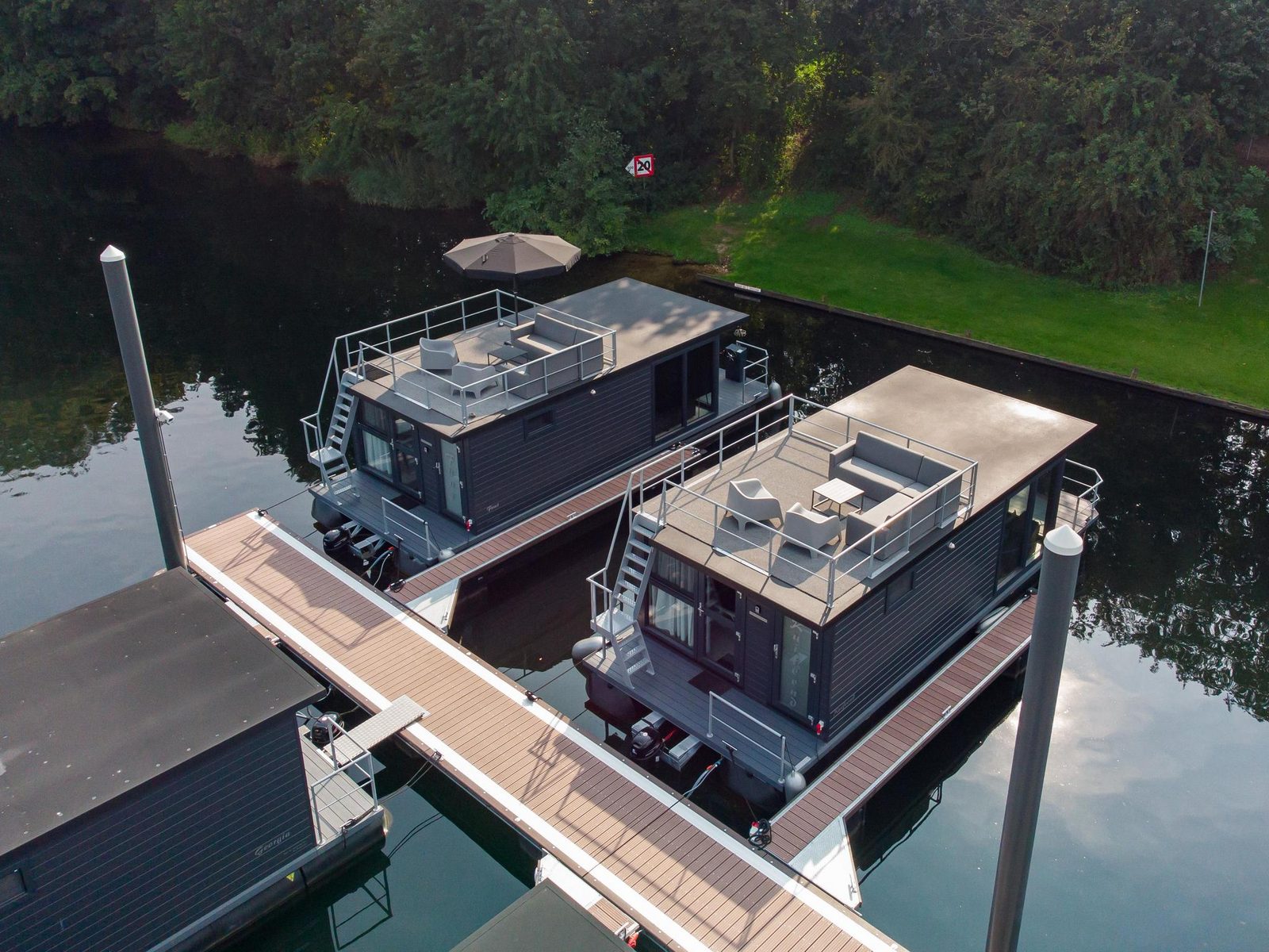 Houseboat Marina Mookerplas 4-6 persons (roof terrace)