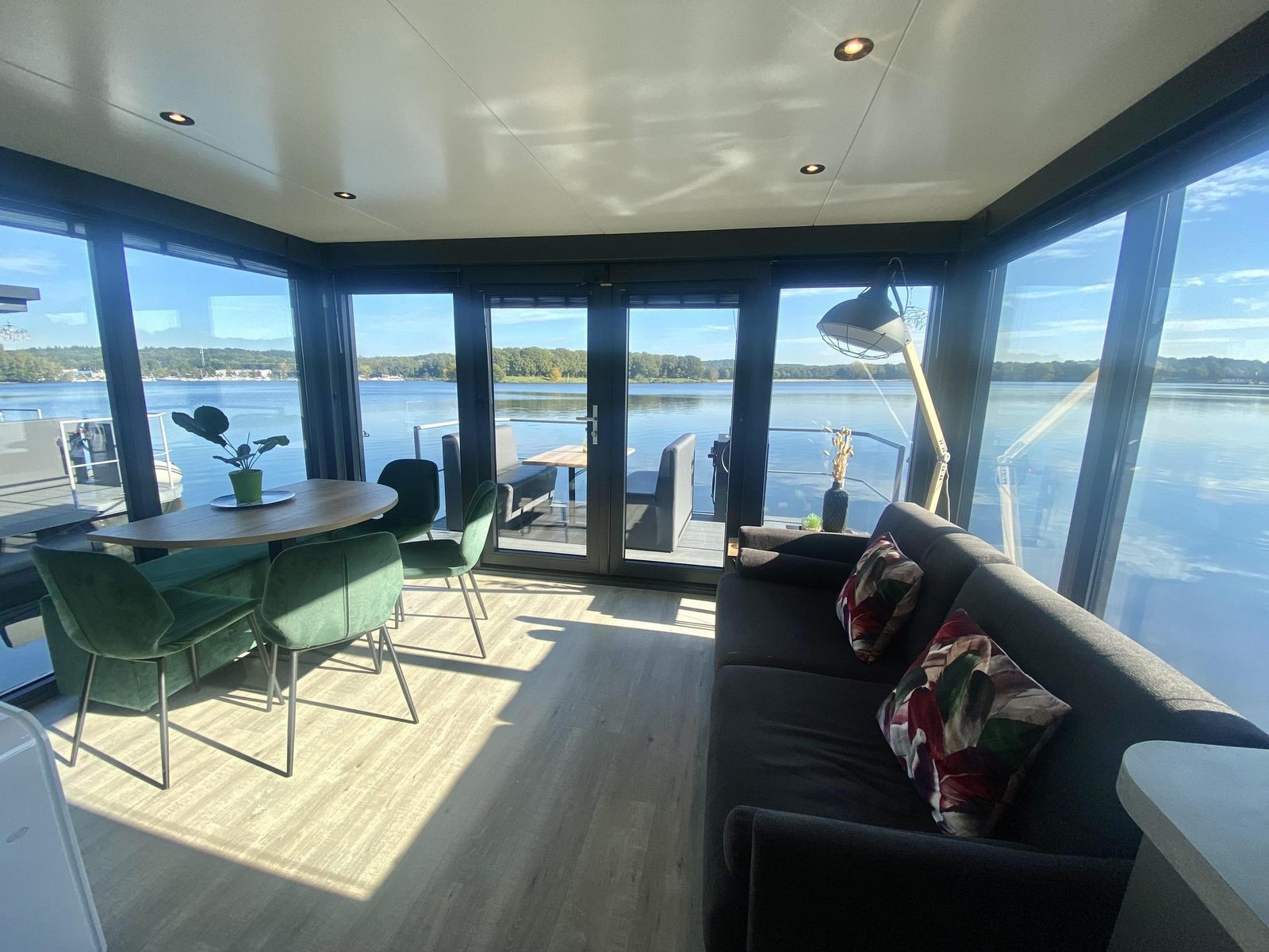 Houseboat Marina Mookerplas 4-6 persons (roof terrace)