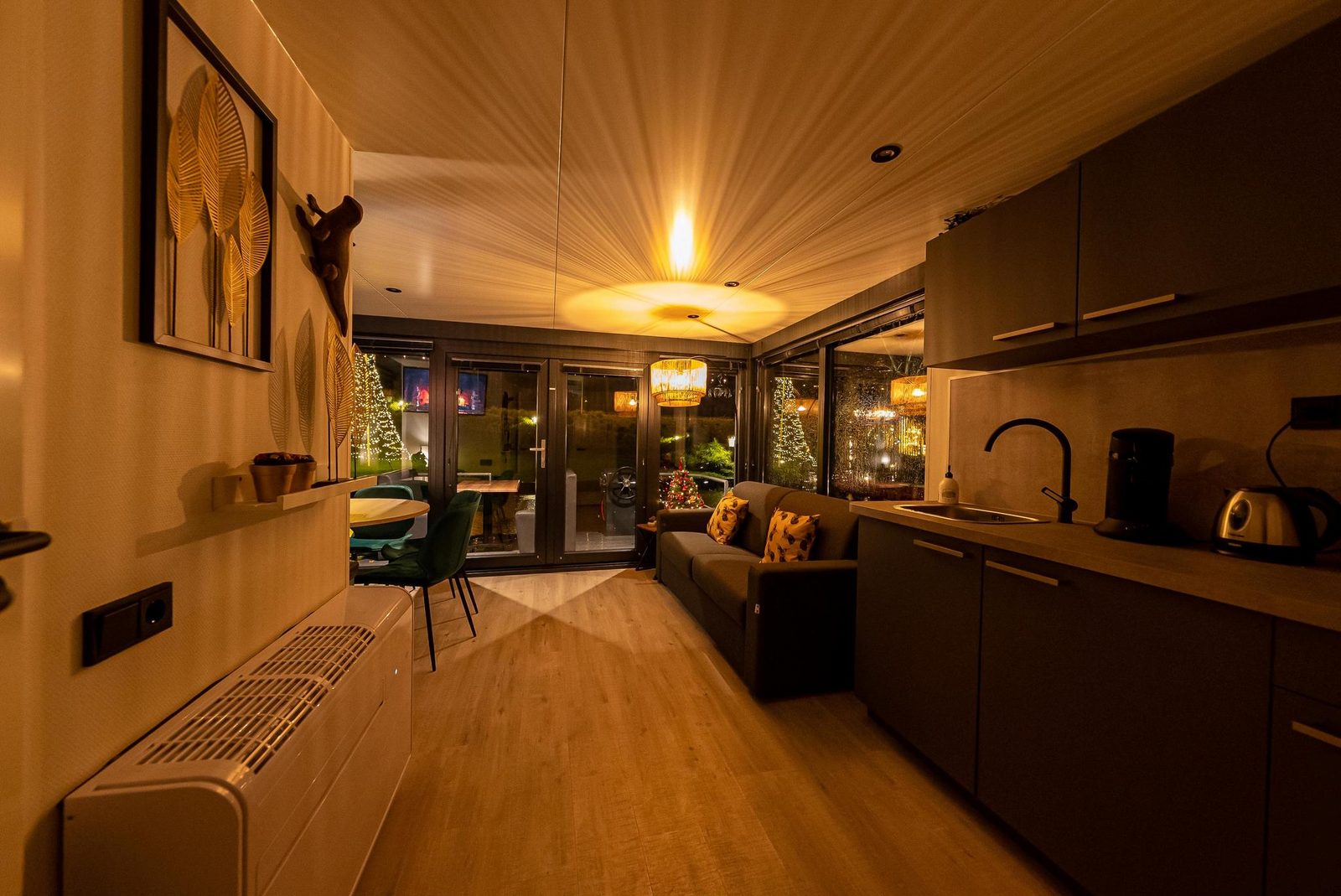 Houseboat Marina Mookerplas 4-6 persons (roof terrace)