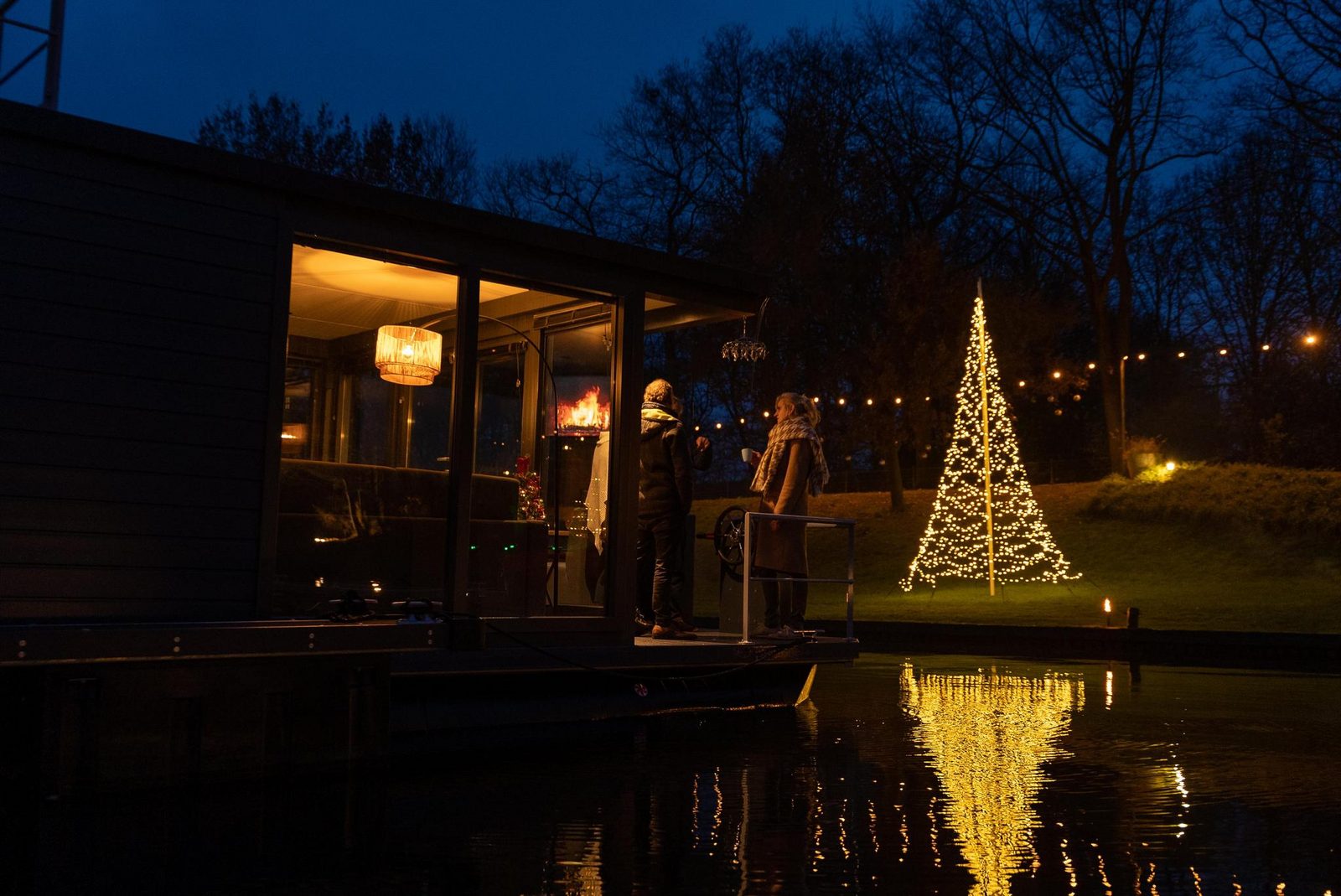 Houseboat Marina Mookerplas 4-6 persoons (met dakterras)