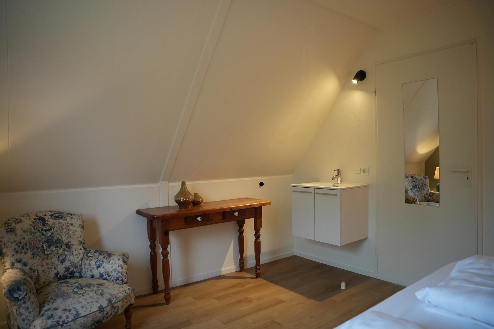 De Appelbloesem 6-persoons met overdekte hottub, barrelsauna, lounge, wifi