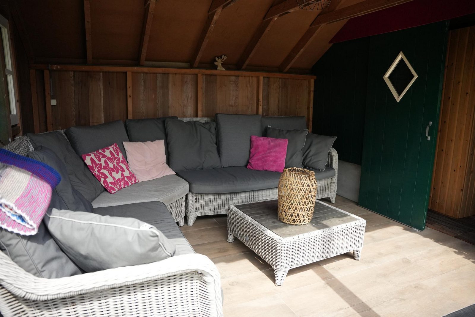 De Appelbloesem 6-persoons met overdekte hottub, barrelsauna, lounge, wifi