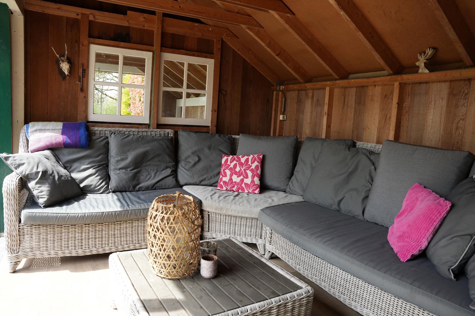 De Appelbloesem 6-persoons met overdekte hottub, barrelsauna, lounge, wifi