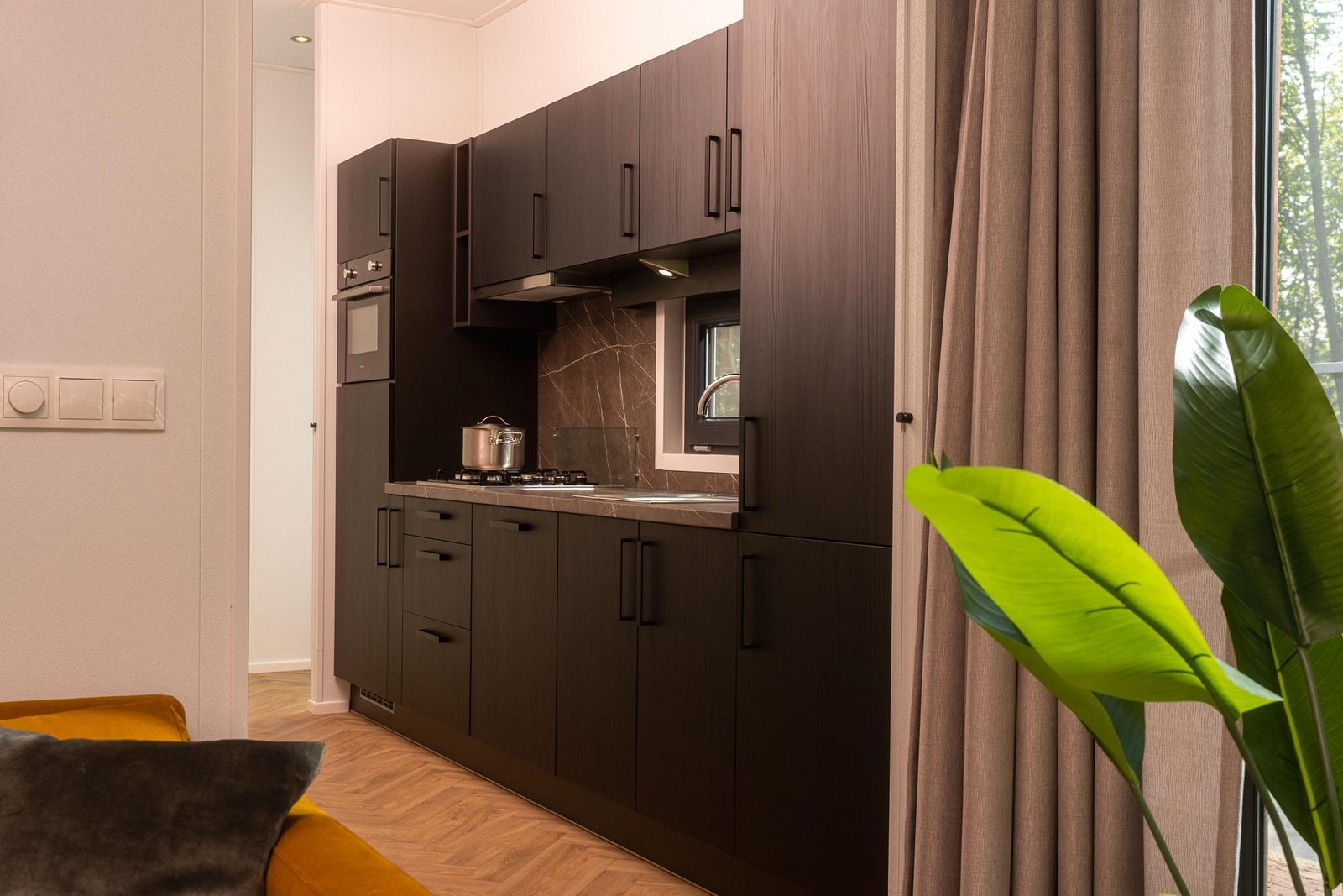 Group accommodation [7x Happy Oak Lodge 28p]