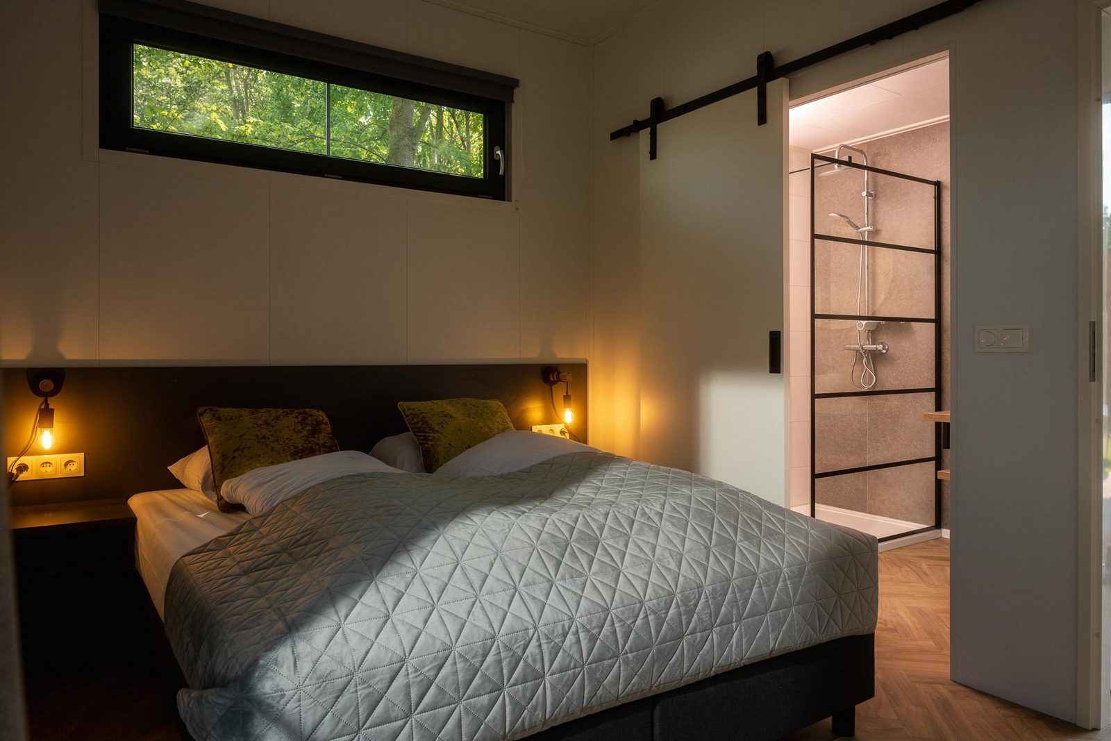 Group accommodation [7x Happy Oak Lodge 28p]