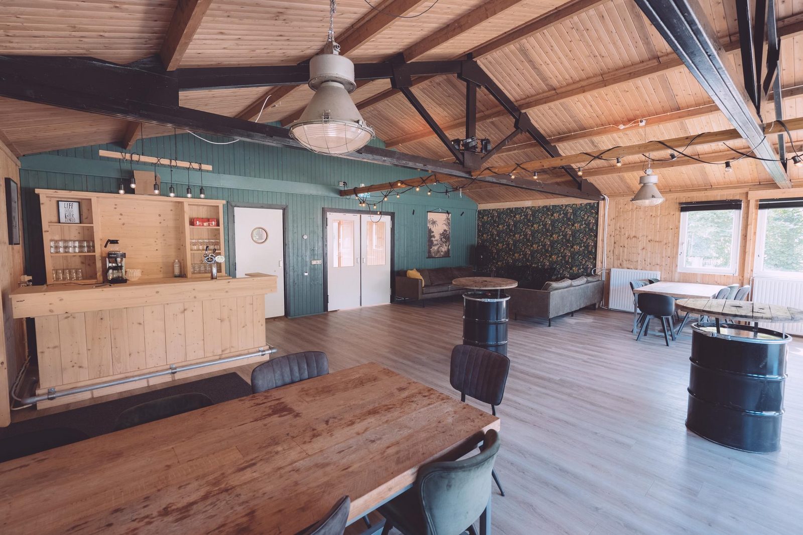 Groepsruimte het Strandhuis + 6 Tiny Houses (24 personen)