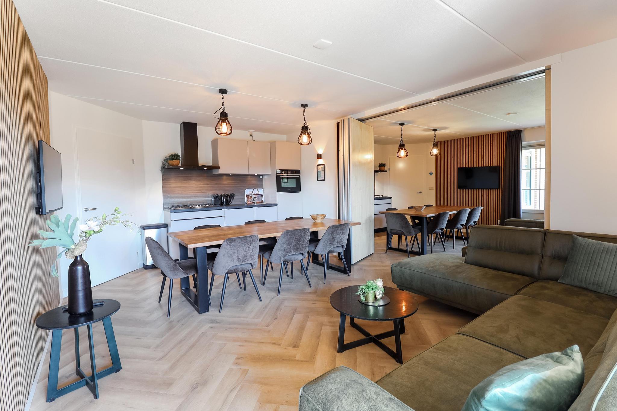 Geniet in Bungalow Ganzebeek: 14-persoons bungalow op De Boshoek met 7 slaapkamers, 2 keukens & terrassen, midden op de Veluwe.