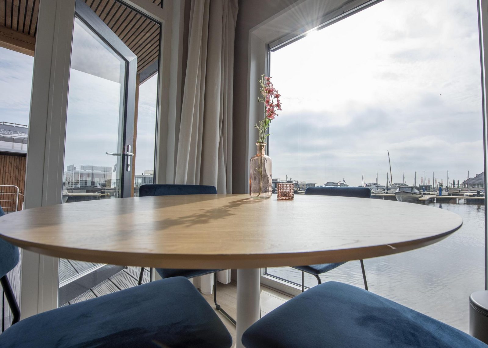 Houseboat 'RiggelBrug Sneekermeer' - Paviljoenwei 4-25 | Sneek (Offingawier)