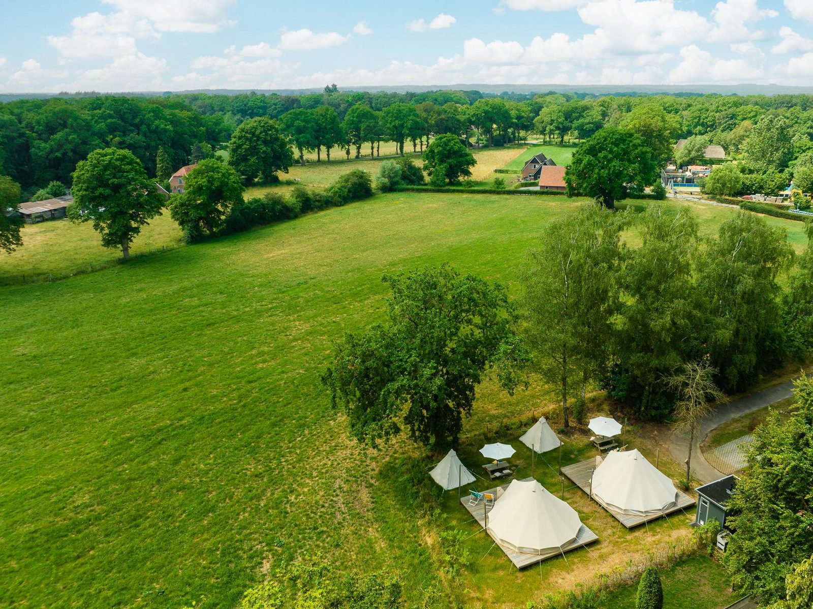 Blij in de wei tent met privé sanitair | 2-4 personen