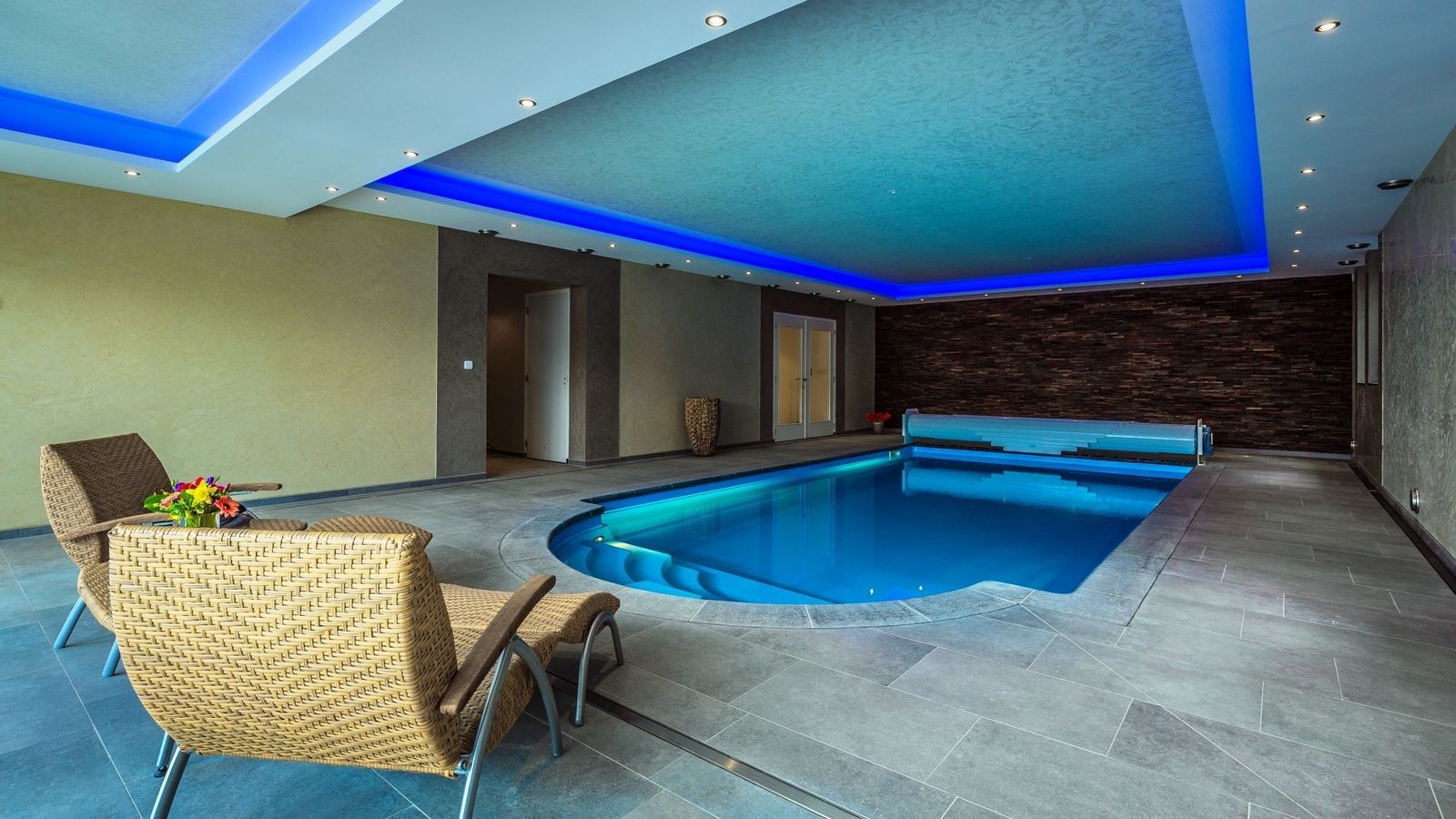 Witte Villa I luxe vakantiehuis Limburg met zwembad en sauna