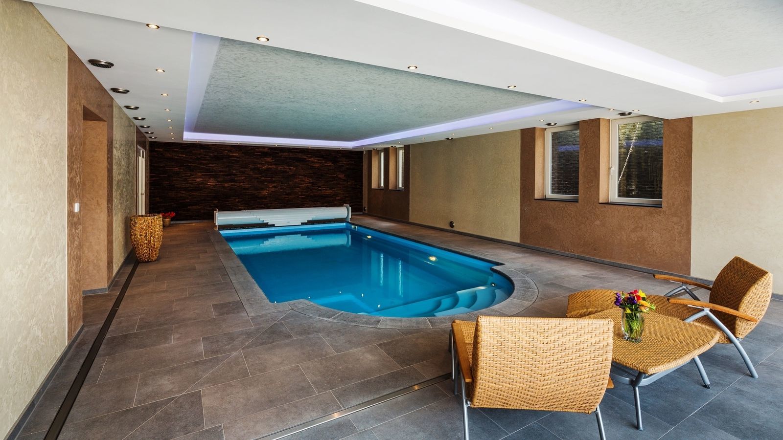 Witte Villa I luxe vakantiehuis Limburg met zwembad en sauna