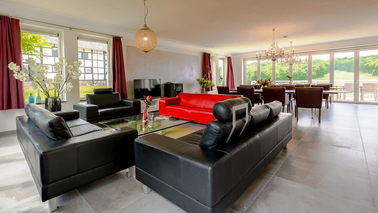 Witte Villa I luxe vakantiehuis Limburg met zwembad en sauna