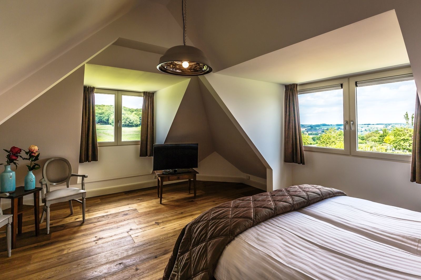 Witte Villa I luxe vakantiehuis Limburg met zwembad en sauna
