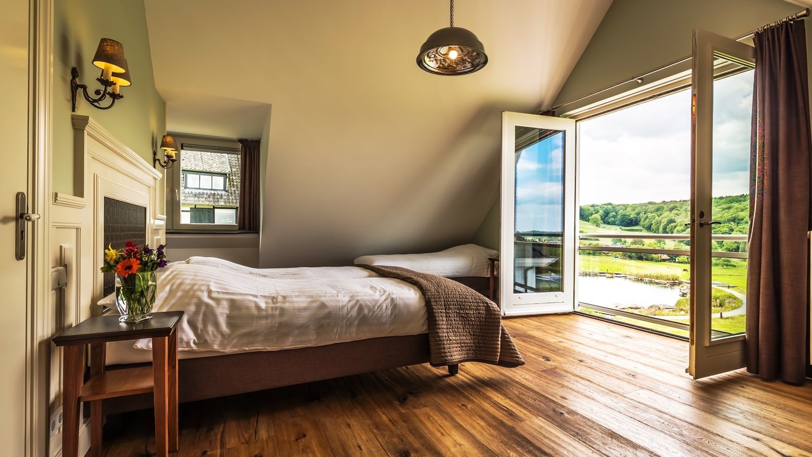 Witte Villa I luxe vakantiehuis Limburg met zwembad en sauna