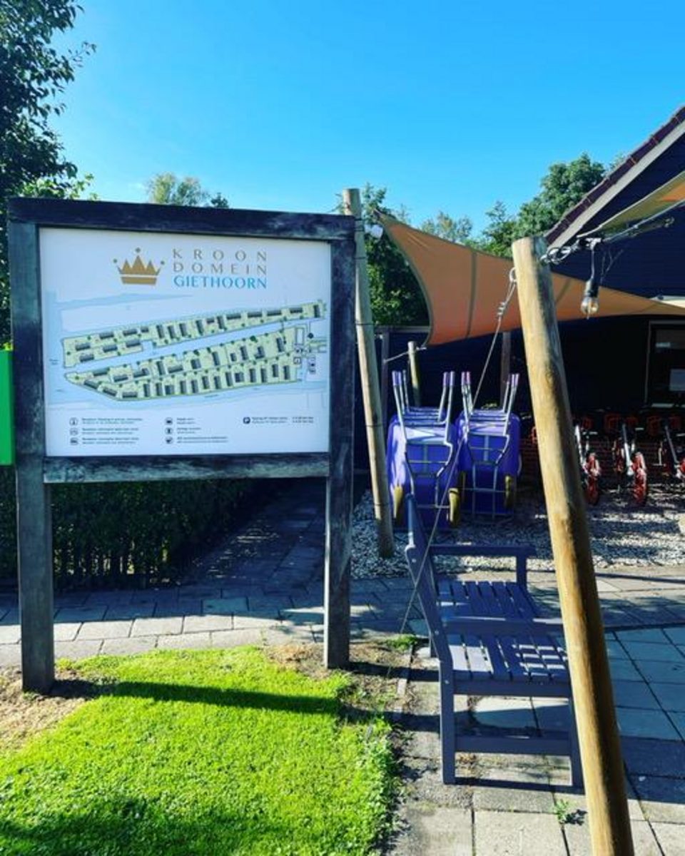 Chalet "De Kleine Belter" für vier Personen mit einer Holzveranda