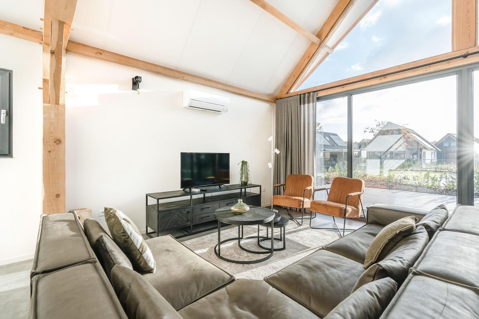 Farm Lodge 677