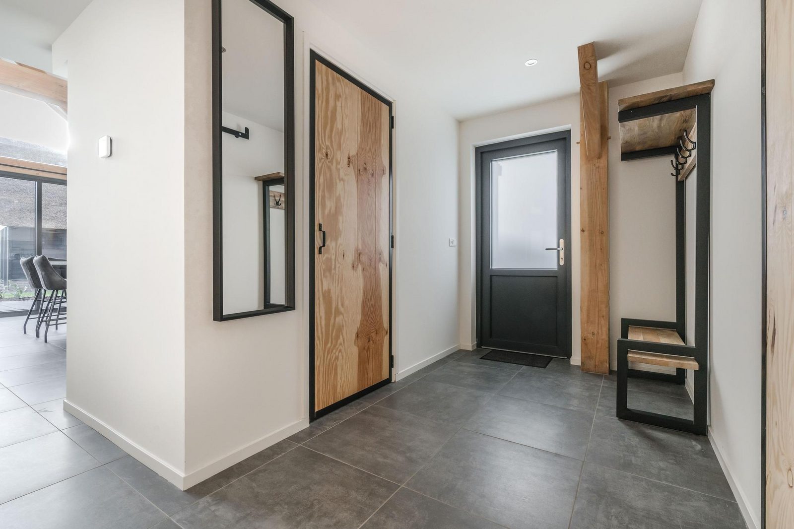 Farm Lodge 677
